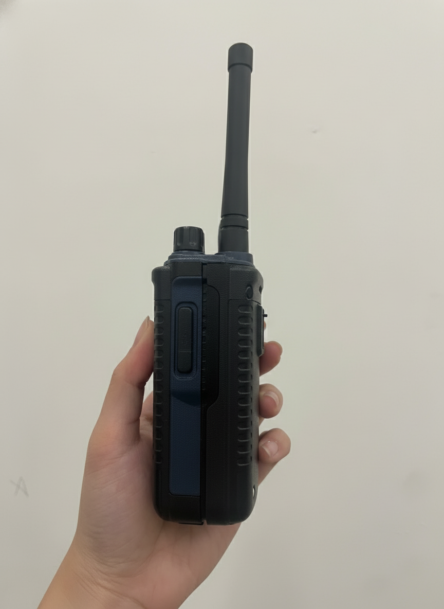 Bộ Đàm Motorola CP 2100 Sóng khỏe, chống nhiễu, pin 5800mAh, liên lạc xa vượt trội 6 Bộ Đàm Motorola CP 2100 Sóng khỏe, chống nhiễu, pin 5800mAh, liên lạc xa vượt trội - Ảnh 6