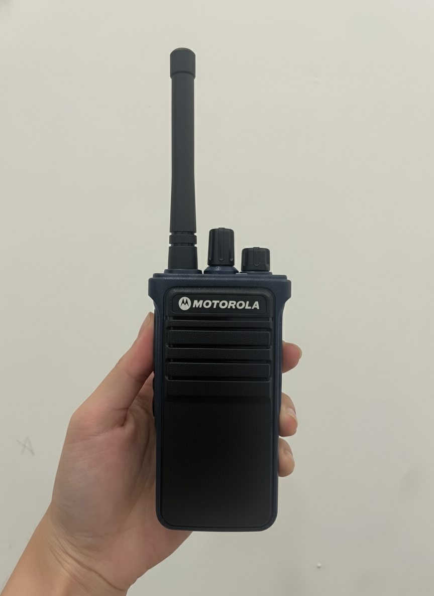 Bộ Đàm Motorola CP 2100 Sóng khỏe, chống nhiễu, pin 5800mAh, liên lạc xa vượt trội 4 Bộ Đàm Motorola CP 2100 Sóng khỏe, chống nhiễu, pin 5800mAh, liên lạc xa vượt trội - Ảnh 4
