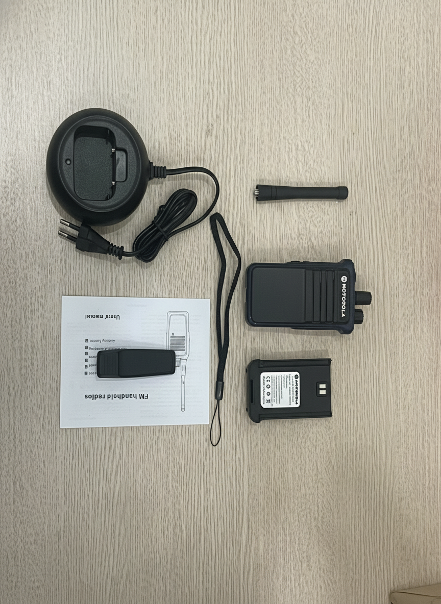 Alternative view of Bộ Đàm Motorola CP 2100 Sóng khỏe, chống nhiễu, pin 5800mAh, liên lạc xa vượt trội