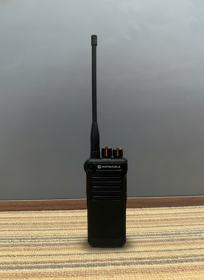 Bộ đàm Motorola Xir C2630 Công nghệ kỹ thuật số TDMA, pin lâu hơn 40%, âm thanh vượt trội
