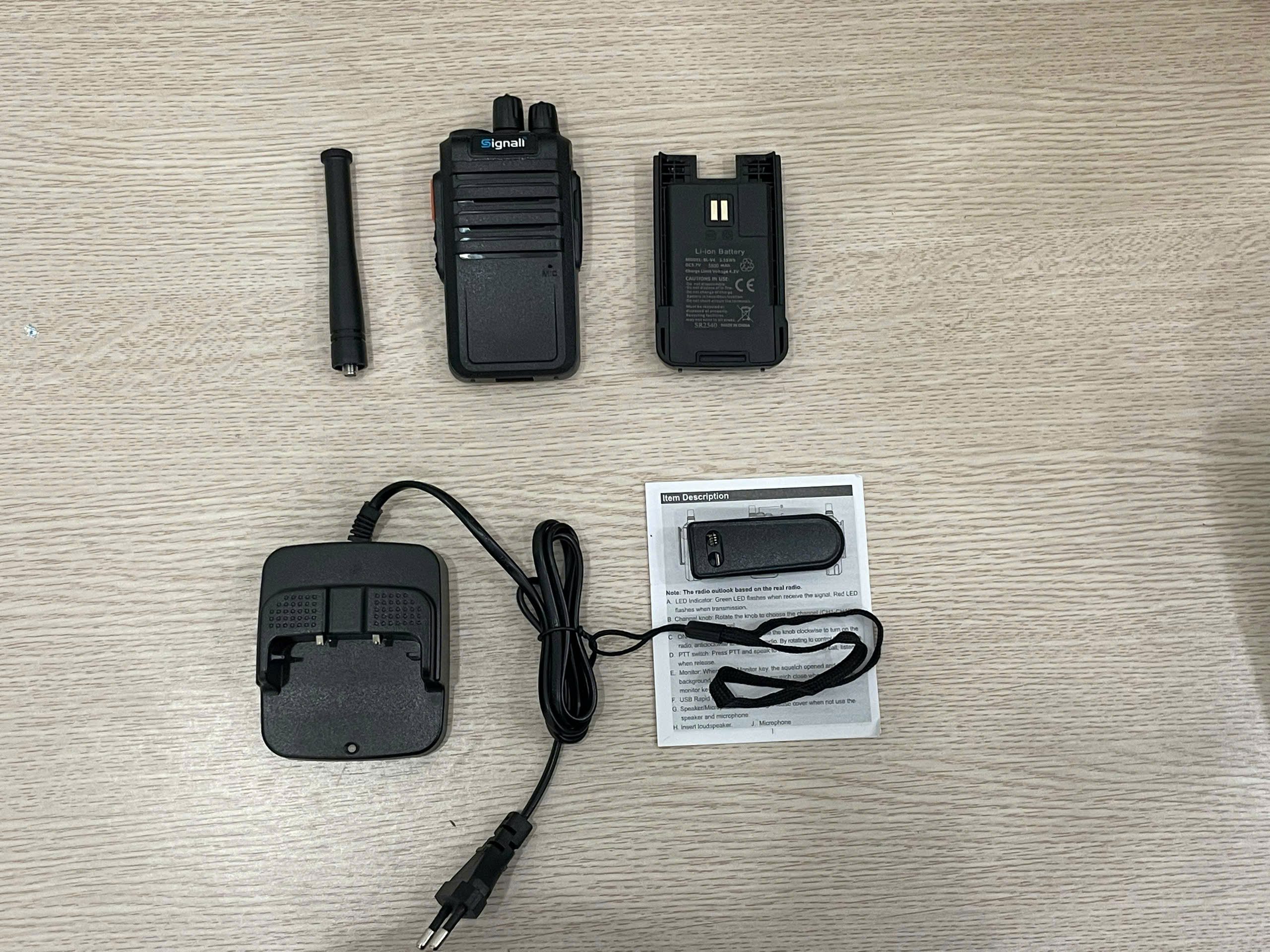 Bộ đàm SIGNALL SN355 Bộ đàm cầm tay UHF công suất lớn 10W, pin 4200mAh, liên lạc ổn định đến 3km 15 bo dam signall sn 355 fullbox rotated